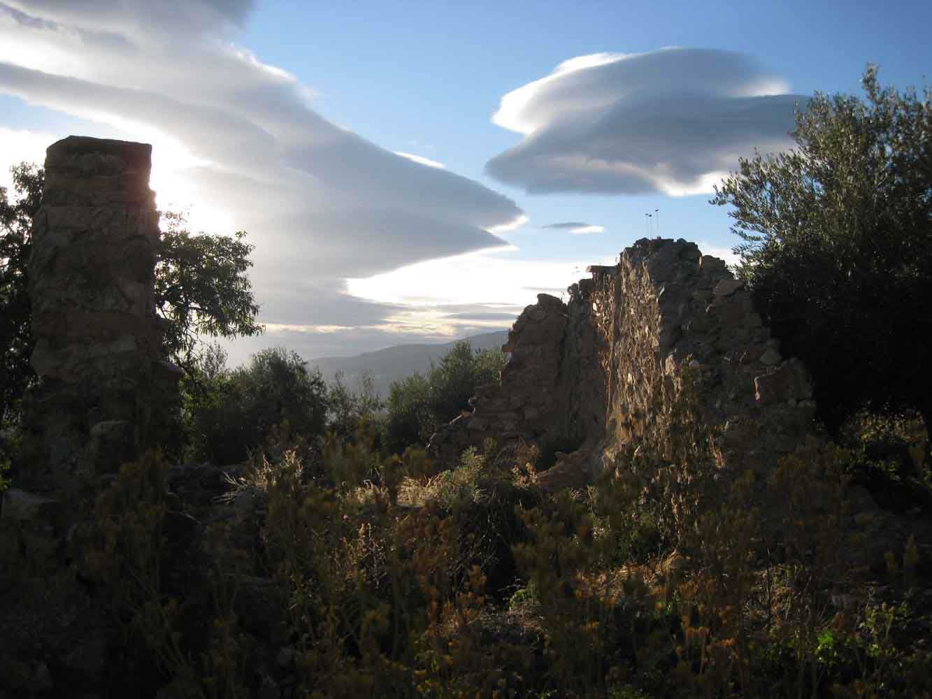 Wolk boven Ruïne